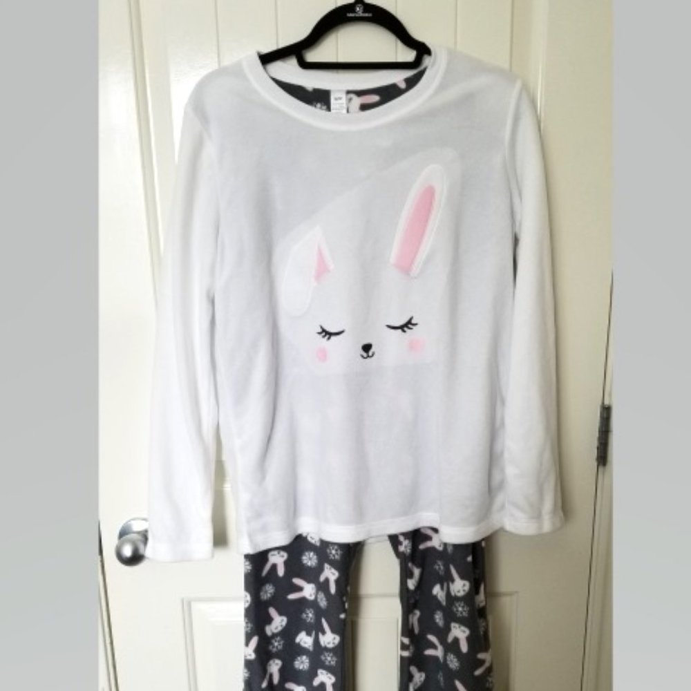NWOT Women’s Long Sleeve Bunny Plush Pajama Set